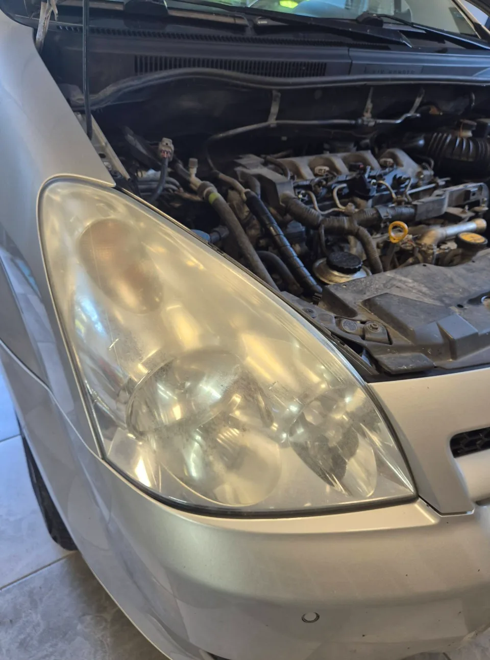 Toyota Corolla Verso žibintas prieš darbus